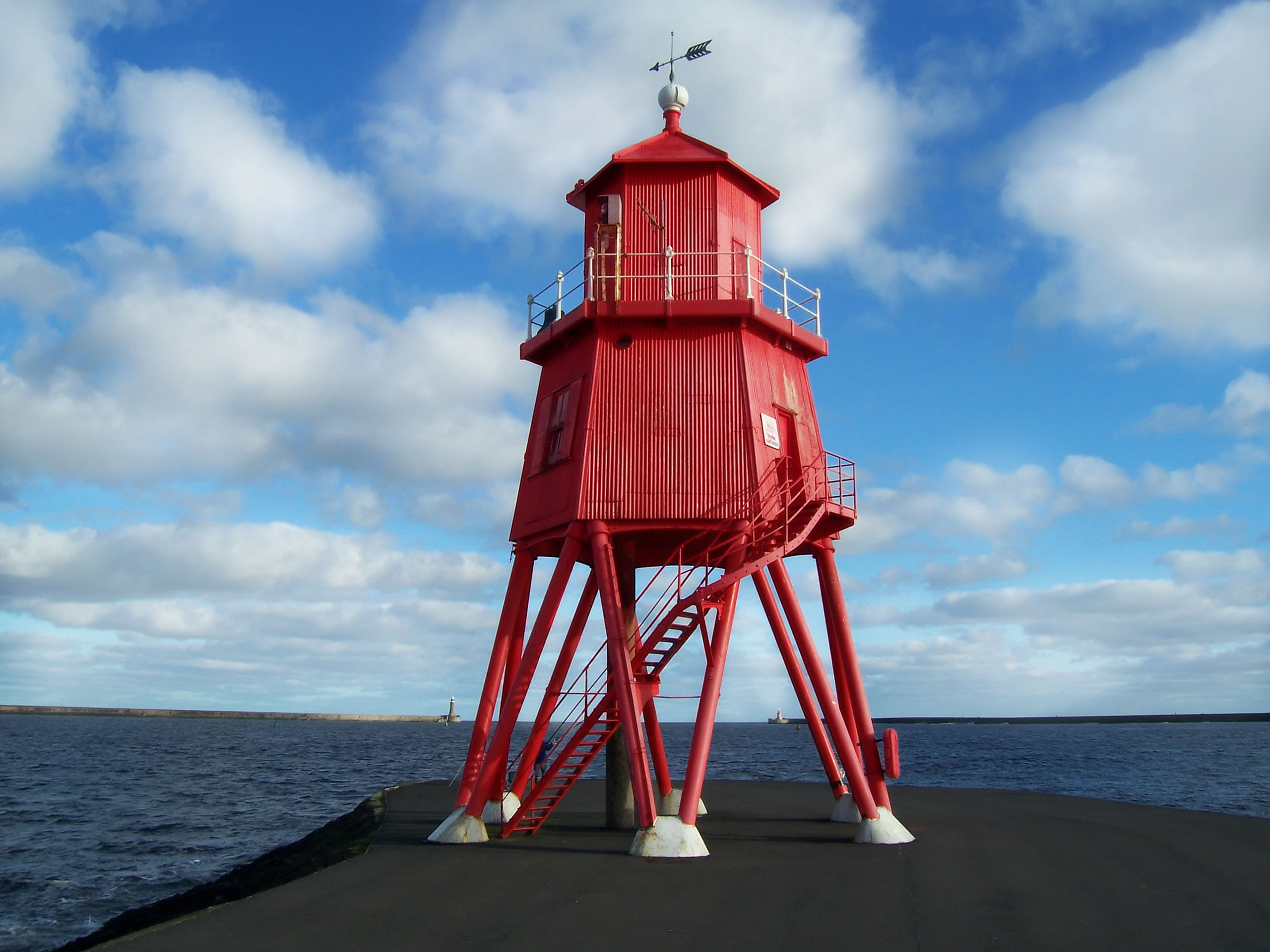 groyne-lighthouse-1232701